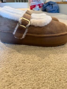 New! Madden Girl Tan Faux-Suede platform  Slip-On Clog with White Faux-Fur